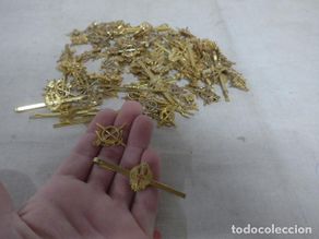 Military Antiques: Antiguo gran lote de 96 insignias de infanteria española y agujas de corbata, originales.